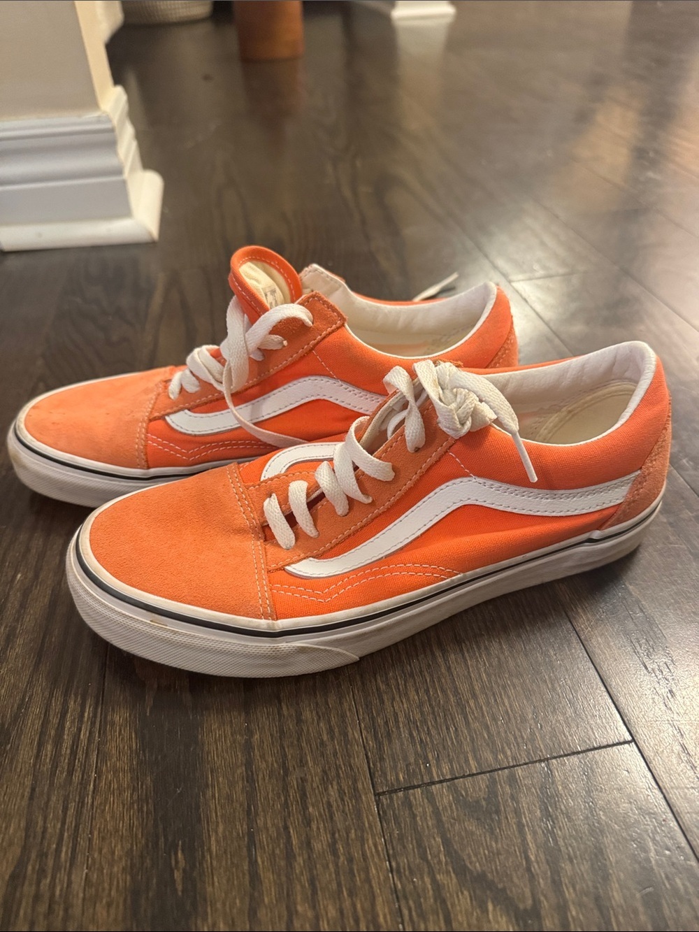Unisex Vans. Size 7.5 women’s. Classic Skate shoe